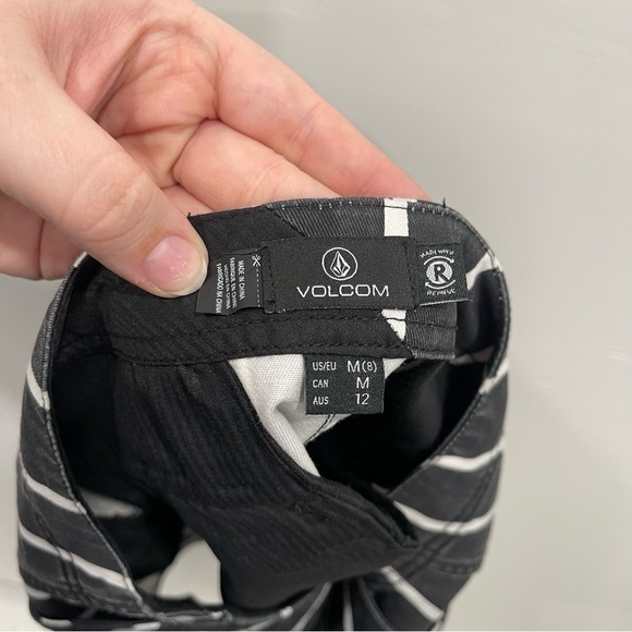 Volcom Frochickie Stripe Mini Skirt Zipper Front Black White Size Medium - Picture 8 of 12